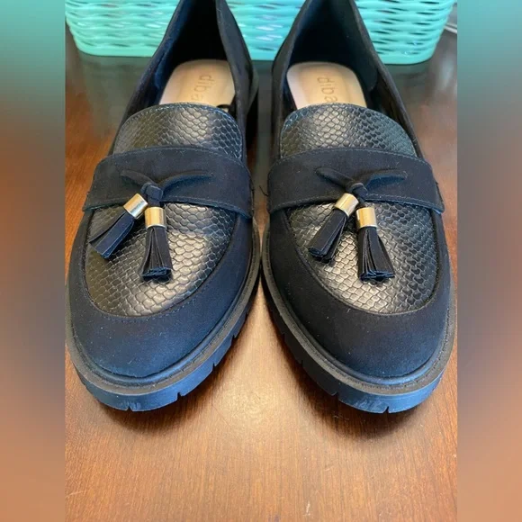 Diba Women's Black Round Toe Tassel shoes. Faux Suede/Leather - Picture 5 of 8